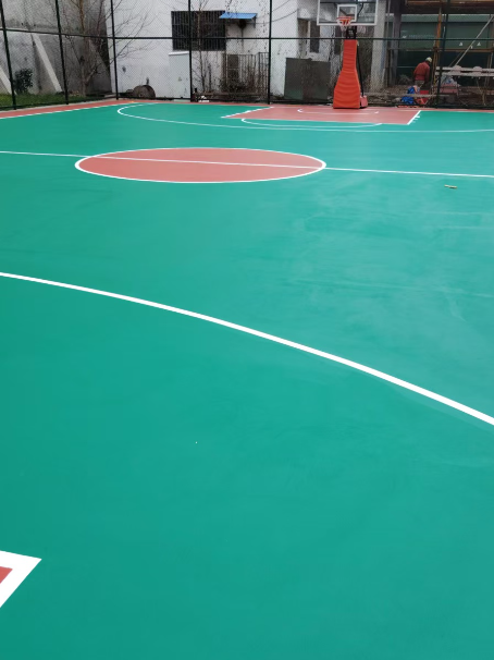 藁城 球场长期使用易出现地面开裂